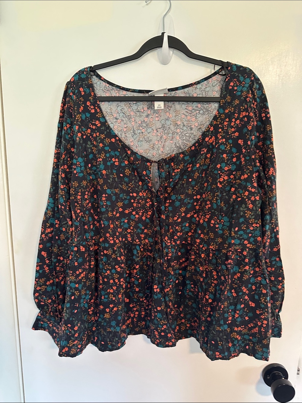 Ava & Viv Black Floral Scoop-Neck Blouse with Coral & Teal Flowers